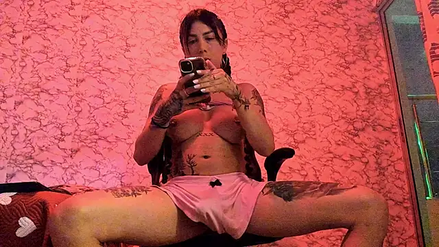 Snapshot of missdirtyhot_ chatting on 23, 12, 2024 missdirtyhot online show from 23, 12, 2024