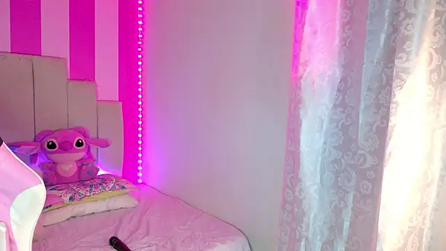 Snapshot of AliiceBrown_ chatting on 29, 10, 2025 AliiceBrown online show from 29, 10, 2025