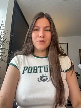 Snapshot of AmelieLaurent_ chatting on 5, 7, 2026 AmelieLaurent online show from 5, 7, 2026