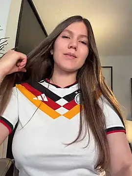 Snapshot of AmelieLaurent_ chatting on 14, 7, 2026 AmelieLaurent online show from 14, 7, 2026