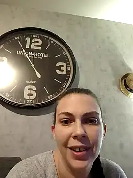 Snapshot of LEAsquirt91 chatting on 8, 12, 2024 LEAsquirt91 online show from 8, 12, 2024