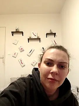 Snapshot of LEAsquirt91 chatting on 3, 3, 2025 LEAsquirt91 online show from 3, 3, 2025