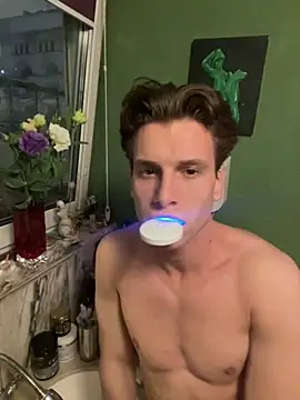 Snapshot of ETHAN_MOORE chatting on 31, 10, 2025 ETHAN MOORE online show from 31, 10, 2025