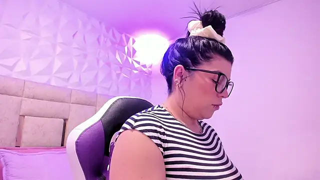 Snapshot of PauletteJ chatting on 11, 2, 2026 PauletteJ online show from 11, 2, 2026