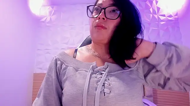 Snapshot of PauletteJ chatting on 9, 6, 2026 PauletteJ online show from 9, 6, 2026