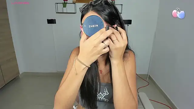 emily villamil online show from 8, 4, 2026