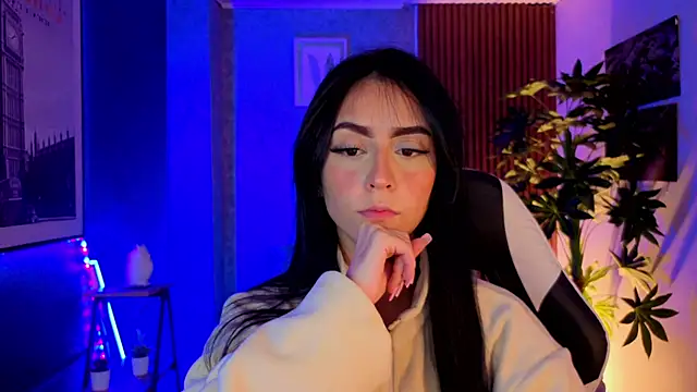 Snapshot of Coralinnee_ chatting on 6, 8, 2026 Coralinnee online show from 6, 8, 2026