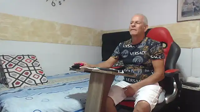 Snapshot of VALENTINO1983_ chatting on 13, 9, 2025 VALENTINO1983 online show from 13, 9, 2025