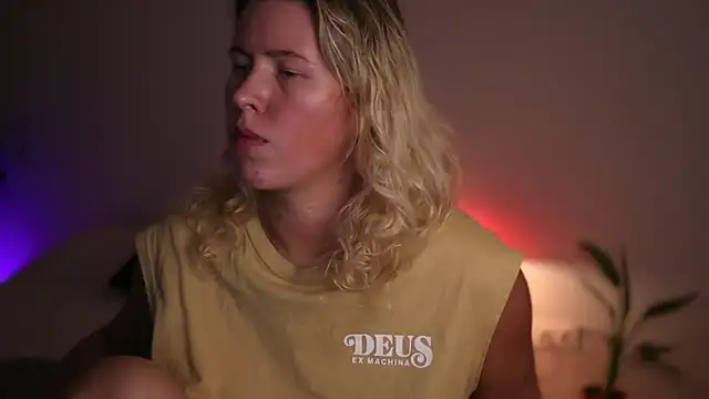 moonamii online show from 7, 10, 2025