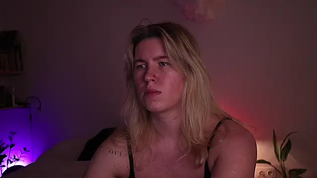 moonamii online show from 8, 11, 2025