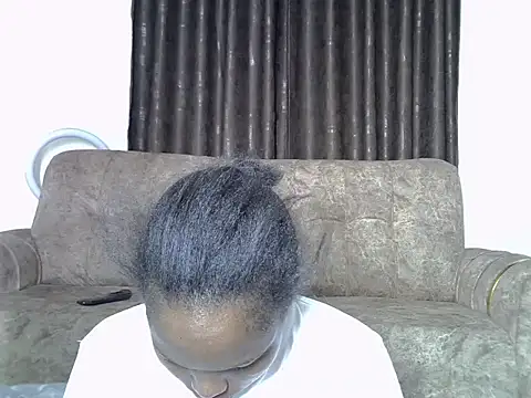 Snapshot of AurelAda chatting on 4, 12, 2025 AurelAda online show from 4, 12, 2025