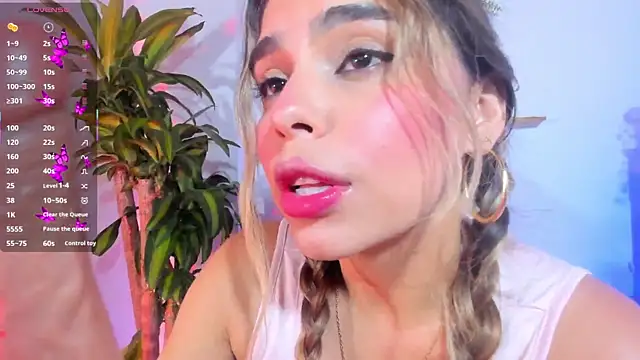 Snapshot of crisbell_lopez chatting on 4, 5, 2026 crisbell lopez online show from 4, 5, 2026