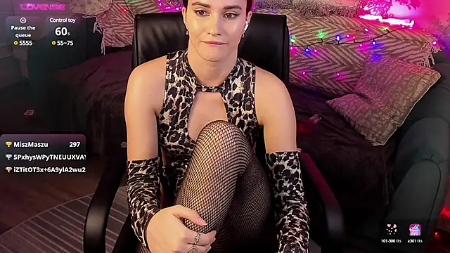 Snapshot of amanda_strong chatting on 8, 1, 2025 amanda strong online show from 8, 1, 2025