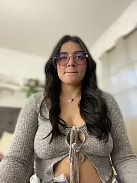 Lia flowers online show from 8, 3, 2025