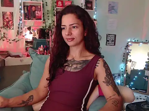 Snapshot of BeellyDance chatting on 4, 10, 2025 BeellyDance online show from 4, 10, 2025