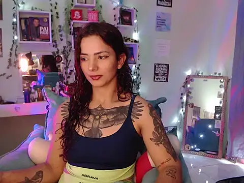 Snapshot of BeellyDance chatting on 8, 10, 2025 BeellyDance online show from 8, 10, 2025