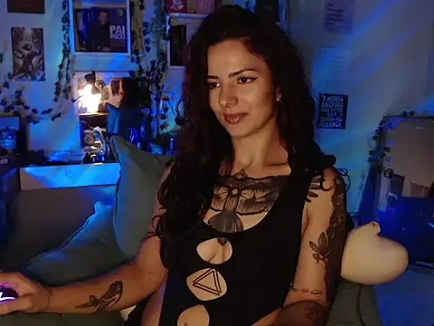 Snapshot of BeellyDance chatting on 9, 10, 2025 BeellyDance online show from 9, 10, 2025