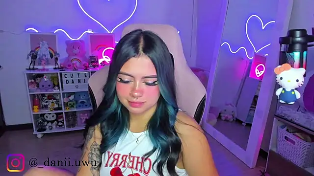 CuteDani  online show from 5, 2, 2026