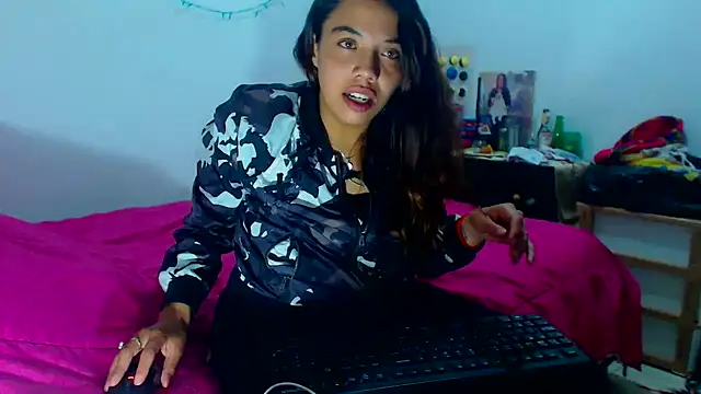 Snapshot of AmaraRoberts420 chatting on 14, 12, 2024 AmaraRoberts420 online show from 14, 12, 2024