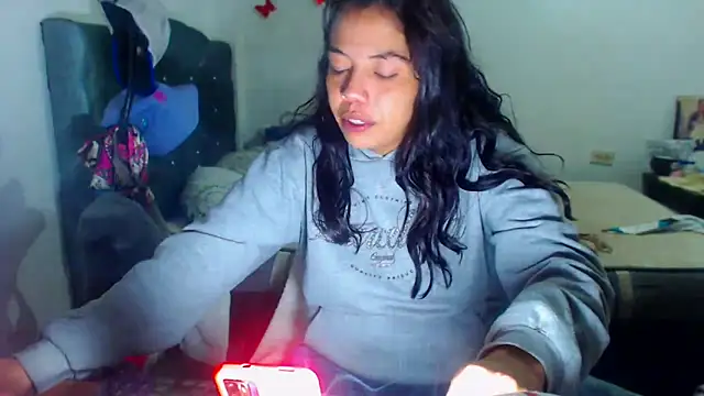 Snapshot of AmaraRoberts420 chatting on 19, 11, 2025 AmaraRoberts420 online show from 19, 11, 2025