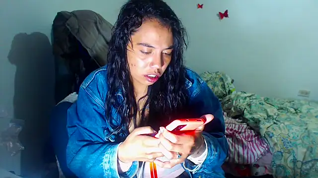 Snapshot of AmaraRoberts420 chatting on 28, 11, 2025 AmaraRoberts420 online show from 28, 11, 2025