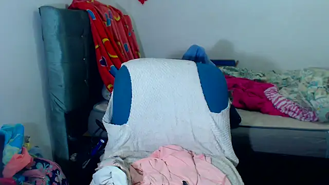 Snapshot of AmaraRoberts420 chatting on 14, 12, 2025 AmaraRoberts420 online show from 14, 12, 2025