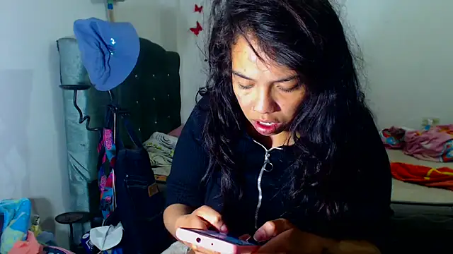 Snapshot of AmaraRoberts420 chatting on 14, 12, 2025 AmaraRoberts420 online show from 14, 12, 2025