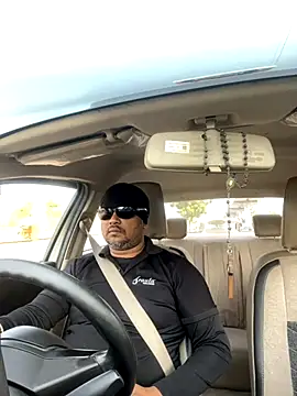 Dick 6inches online show from 17, 10, 2025