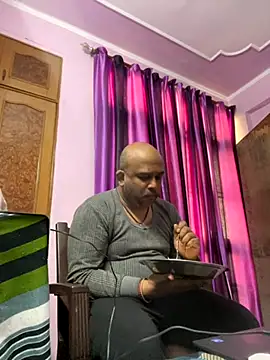 Dick 6inches online show from 24, 11, 2025