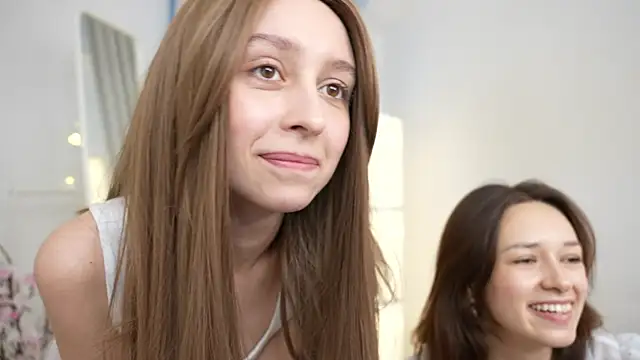 Snapshot of VivianLy_ chatting on 5, 12, 2024 VivianLy online show from 5, 12, 2024