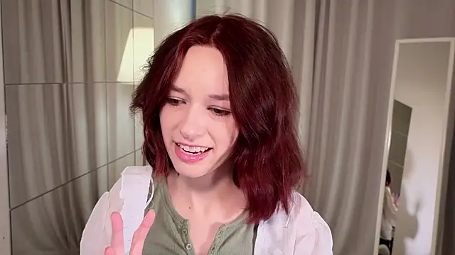 Snapshot of VivianLy_ chatting on 12, 3, 2025 VivianLy online show from 12, 3, 2025