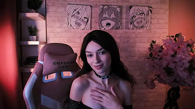 VivianLy  online show from 28, 11, 2025