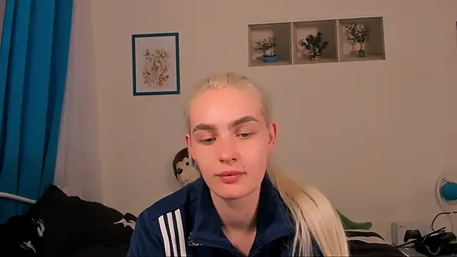 Snapshot of OliviaKisss chatting on 2, 6, 2026 OliviaKisss online show from 2, 6, 2026