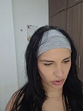 Snapshot of heyshaa chatting on 21, 4, 2026 heyshaa online show from 21, 4, 2026