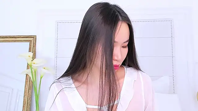 NaomiYuu online show from 7, 2, 2025