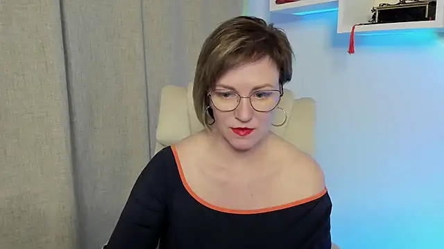 Snapshot of feliziaDesire chatting on 6, 5, 2026 feliziaDesire online show from 6, 5, 2026