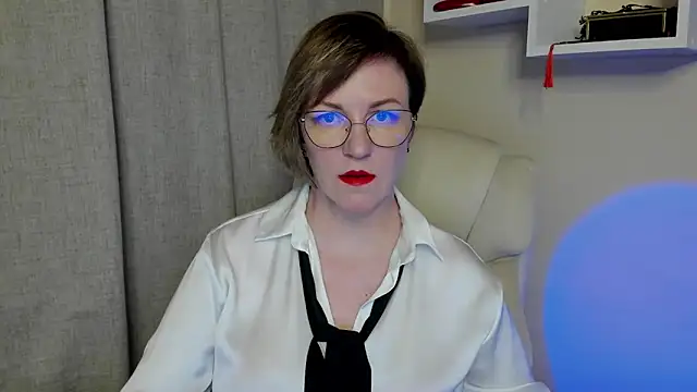Snapshot of feliziaDesire chatting on 7, 5, 2026 feliziaDesire online show from 7, 5, 2026