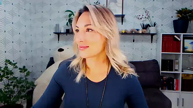 MillaXQueen online show from 16, 11, 2025