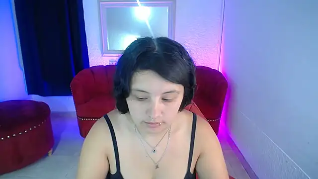 Snapshot of nathaly_low1 chatting on 2, 7, 2026 nathaly low1 online show from 2, 7, 2026
