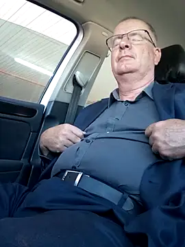 Snapshot of stiffandlubed@xh chatting on 7, 1, 2025 stiffandlubedxh online show from 7, 1, 2025