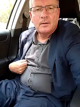 Snapshot of stiffandlubed@xh chatting on 4, 3, 2025 stiffandlubedxh online show from 4, 3, 2025