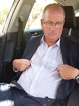 Snapshot of stiffandlubed@xh chatting on 5, 3, 2025 stiffandlubedxh online show from 5, 3, 2025