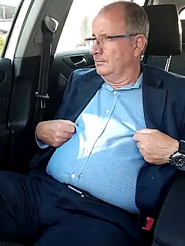 Snapshot of stiffandlubed@xh chatting on 17, 3, 2025 stiffandlubedxh online show from 17, 3, 2025