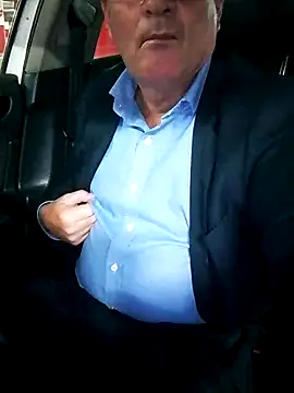 Snapshot of stiffandlubed@xh chatting on 15, 9, 2025 stiffandlubedxh online show from 15, 9, 2025