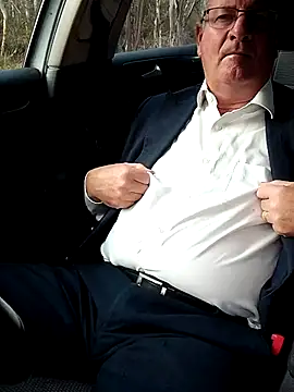 Snapshot of stiffandlubed@xh chatting on 22, 9, 2025 stiffandlubedxh online show from 22, 9, 2025