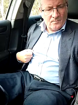 Snapshot of stiffandlubed@xh chatting on 28, 9, 2025 stiffandlubedxh online show from 28, 9, 2025