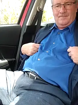 Snapshot of stiffandlubed@xh chatting on 8, 10, 2025 stiffandlubedxh online show from 8, 10, 2025