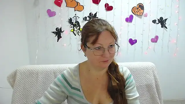 VanessaHotts online show from 3, 3, 2025