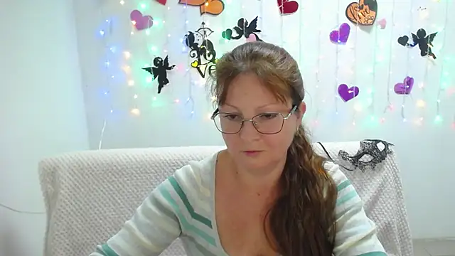 VanessaHotts online show from 3, 3, 2025