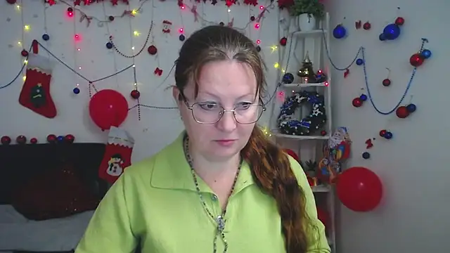 Snapshot of VanessaHotts chatting on 17, 12, 2025 VanessaHotts online show from 17, 12, 2025